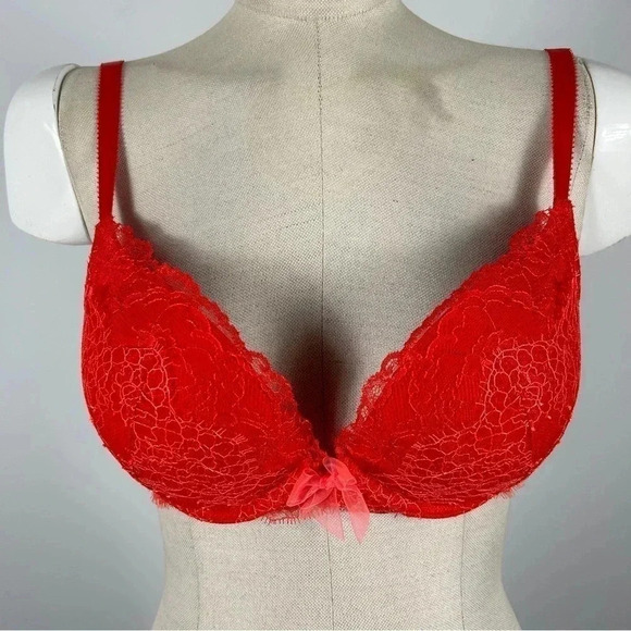 NEW Victoria Secret Bra - Picture 1 of 4